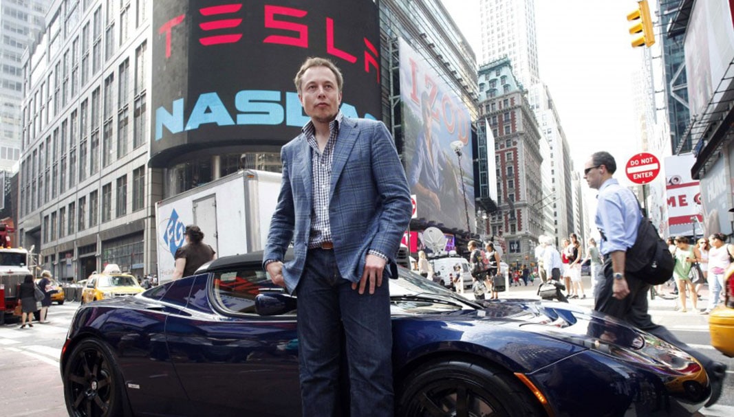 bitcoin Elon Musk, propietario de Tesla Motors, en la salida a Bolsa de la compañía de vehículos eléctricos, en junio de 2010. Fotografía: Tesla