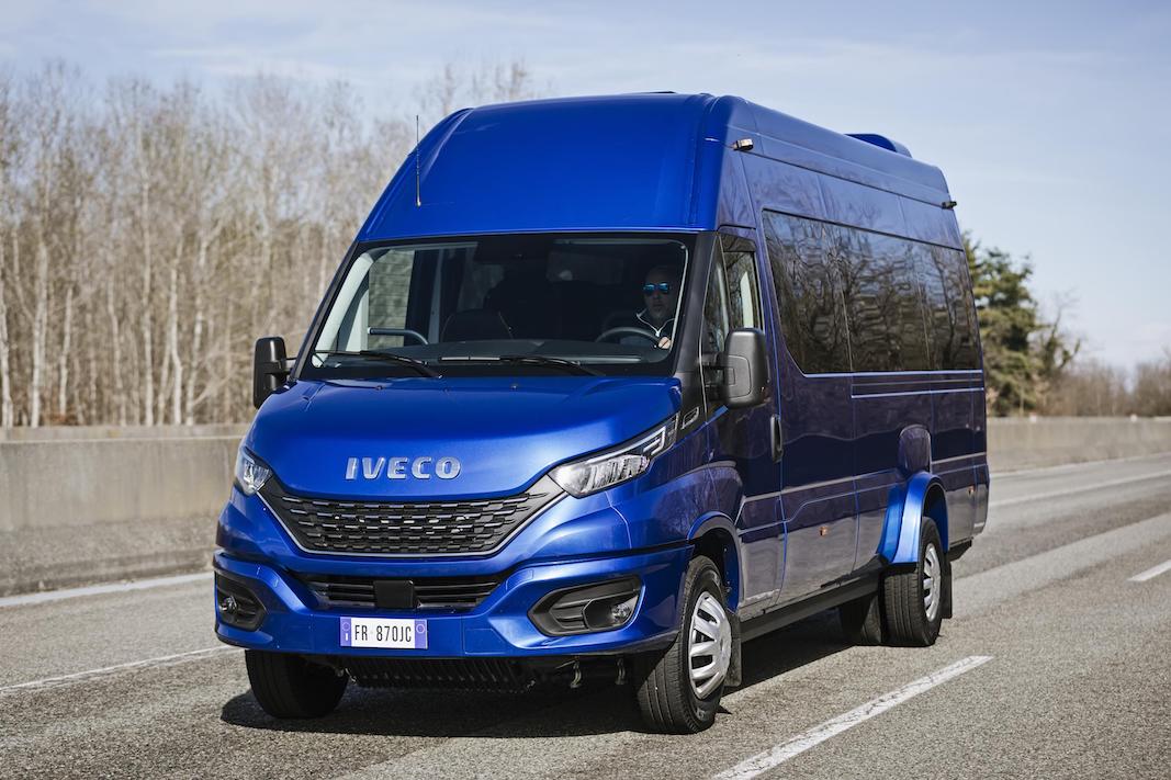 IVECO_NewDaily_minibus-5