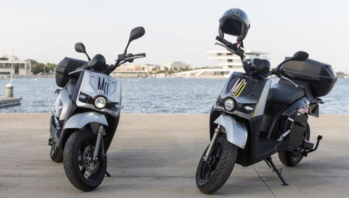 Dos motos eléctricas silence scutum acciona