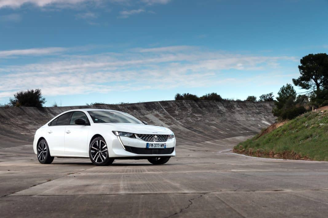 El Peugeot 508 es una de las berlinas más bellas del mercado. Esta es su versión híbrida enchufable.