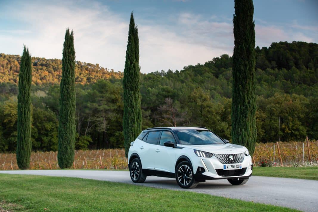 Peugeot e2008.