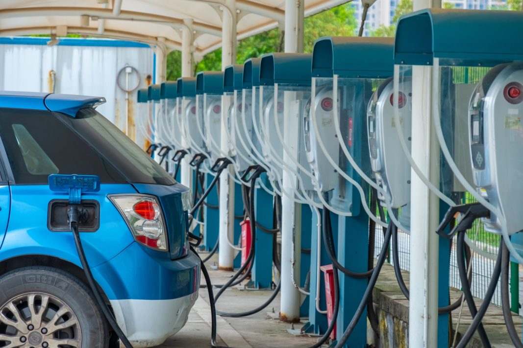 Varios puntos de recarga públicos para coches eléctricos FOTOGRAFÍA DE CHINTUNG LEE