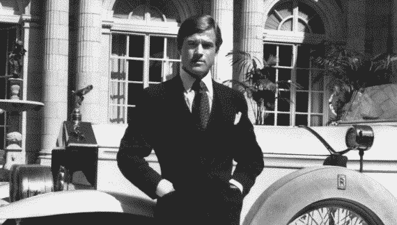 Trajes y malos: el irresistible vestuario clásico de los más malos