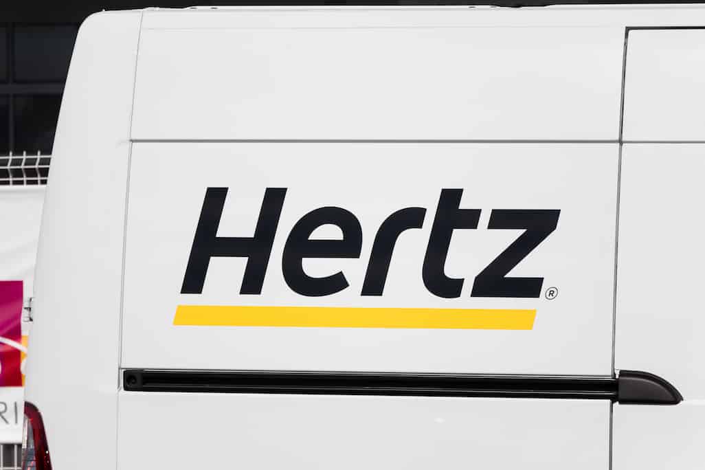 Hertz pierde 354 millones hasta marzo, un 152% más