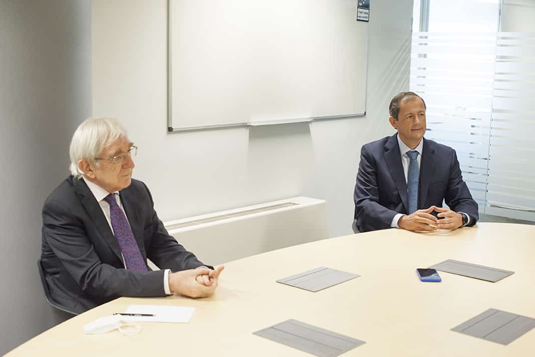 Agustín García y José-Martín Castro Acebes, de la Asociación Española de Renting (AER). FOTOGRAFÍA: FERNANDO ARÚS ©FLEET PEOPLE