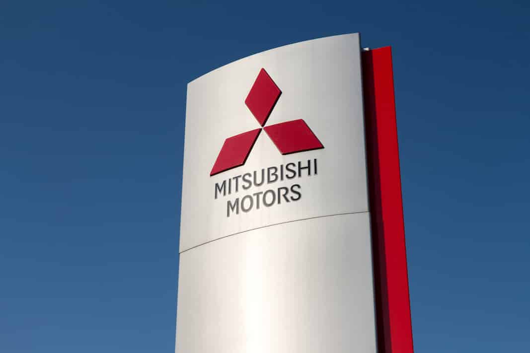 Un logo de Mitsubishi, en una concesión, en Leganés (Madrid). FOTOGRAFÍA: MANUEL ESTEBAN