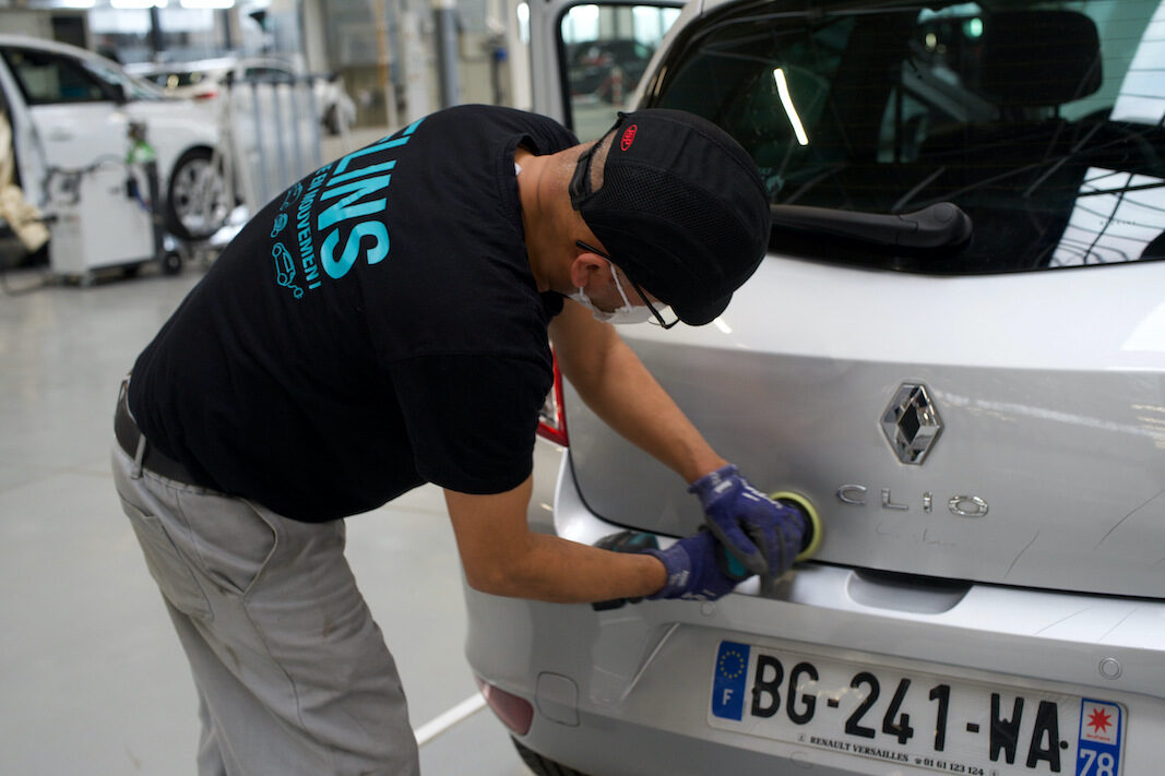 Renault inaugura su fábrica para reacondicionar coches de ocasión