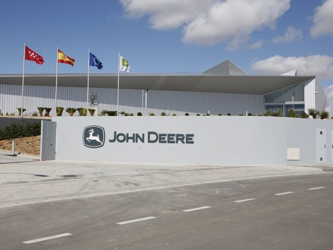 John Deere gana un 26% menos en su primer trimestre fiscal
