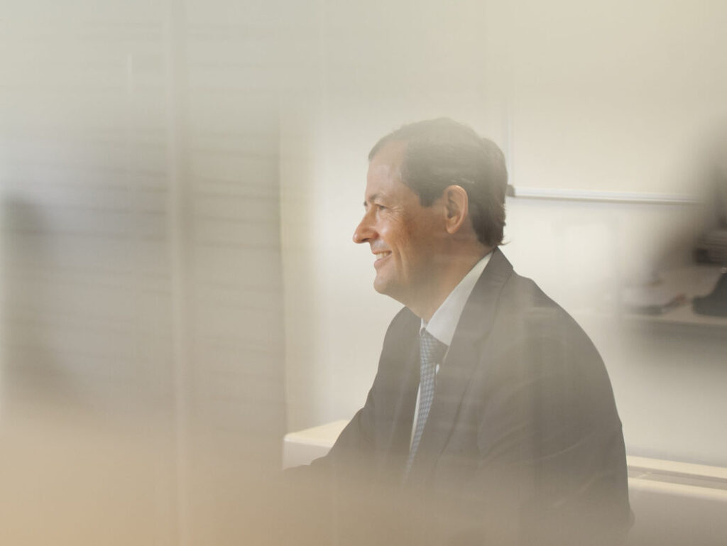 Optimismo. José-Martín Castro Acebes, presidente de AER, la patronal de renting de España, en una imagen de archivo durante una sesión fotográfica con ‘Fleet People’. // FOTOGRAFÍA: Fernando Arús