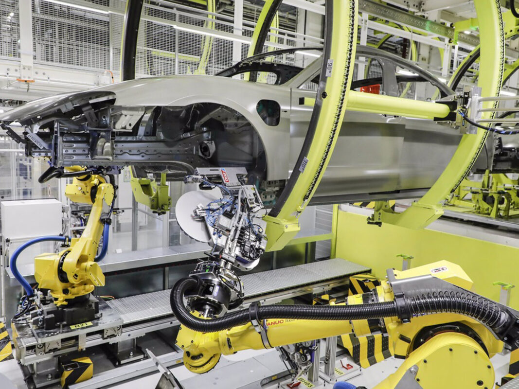 La producción de automóviles retrocede un 10% en España