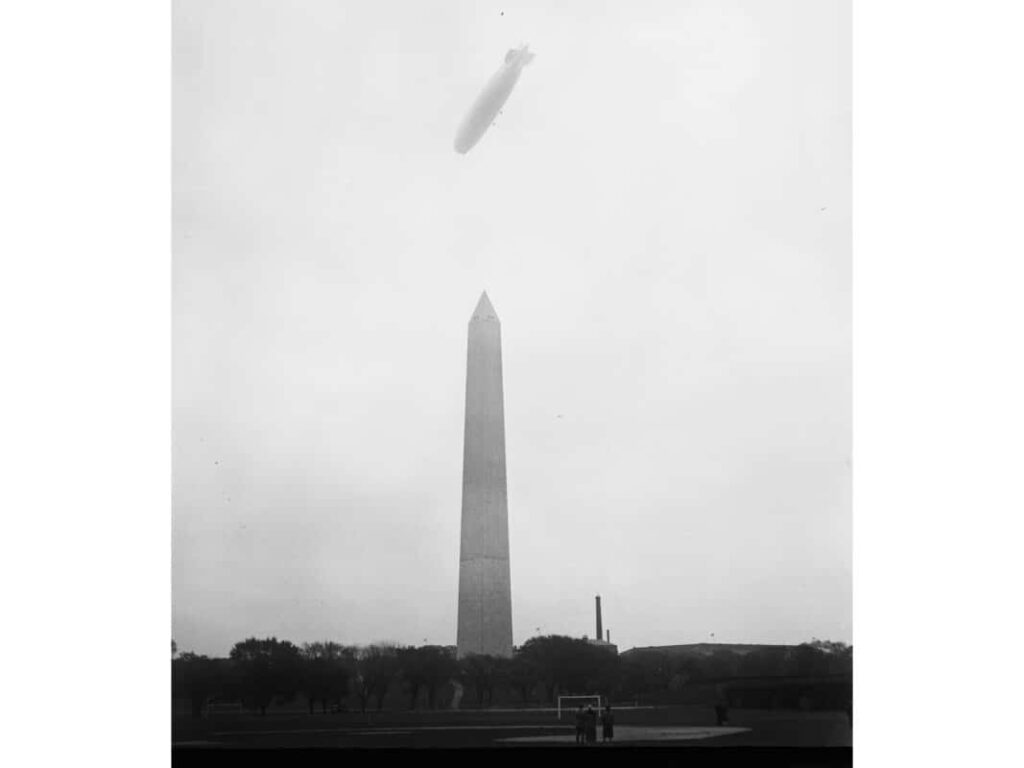 Un zepelín sobrevolando Washington en 1924.
