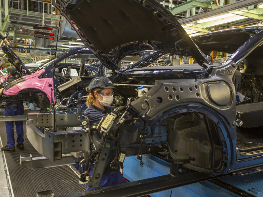 Ford Almussafes cancela tres paradas de producción