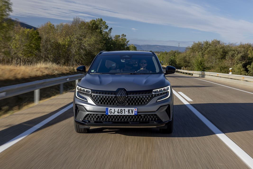 Renault aviva la llegada del SUV Austral a España con dos opciones híbridas enchufables