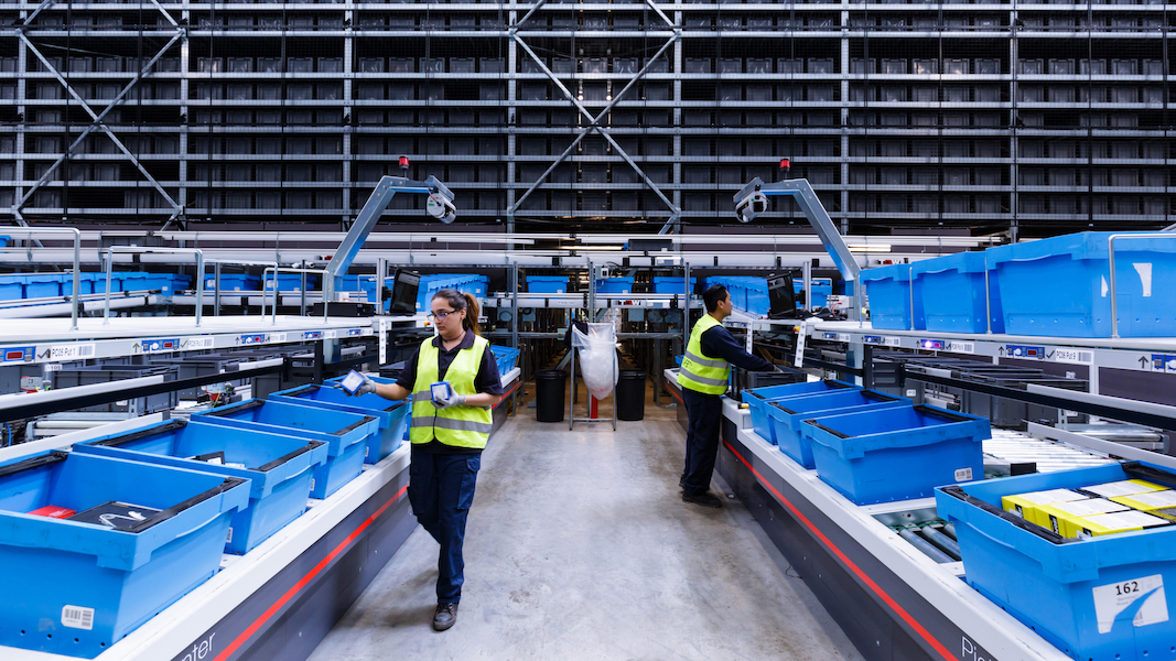 Centro logístico de recambios de LKQ, en Europa. FOTOGRAFÍA: LKQ