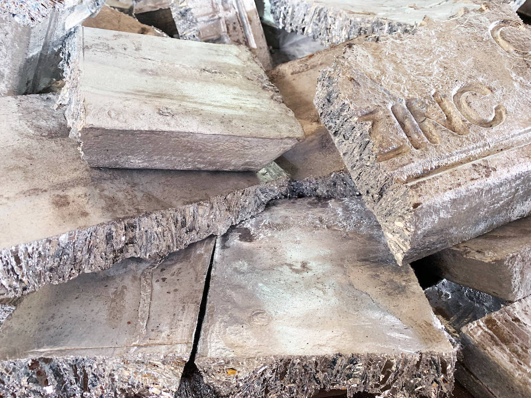 Zinc,Metal,Is,Using,To,Be,Raw,Materials,For,Smelting