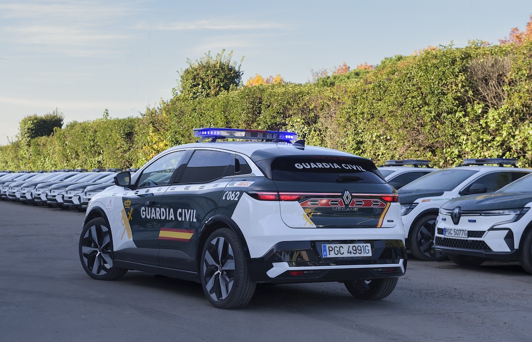 Renault entrega una flota de 118 Mégane eléctricos a la Guardia Civil