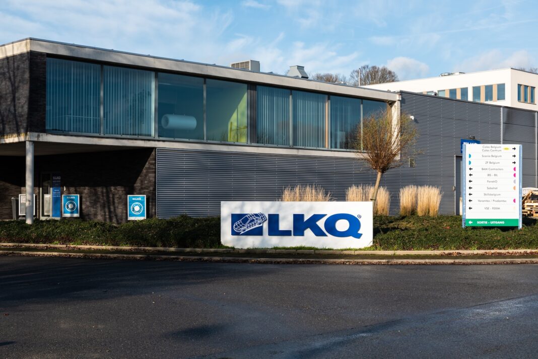 Una de las sedes de LKQ en Europa, en Neder Over Heembeek (Bruselas, Bélgica). FOTOGRAFÍA: WENER LEROOY