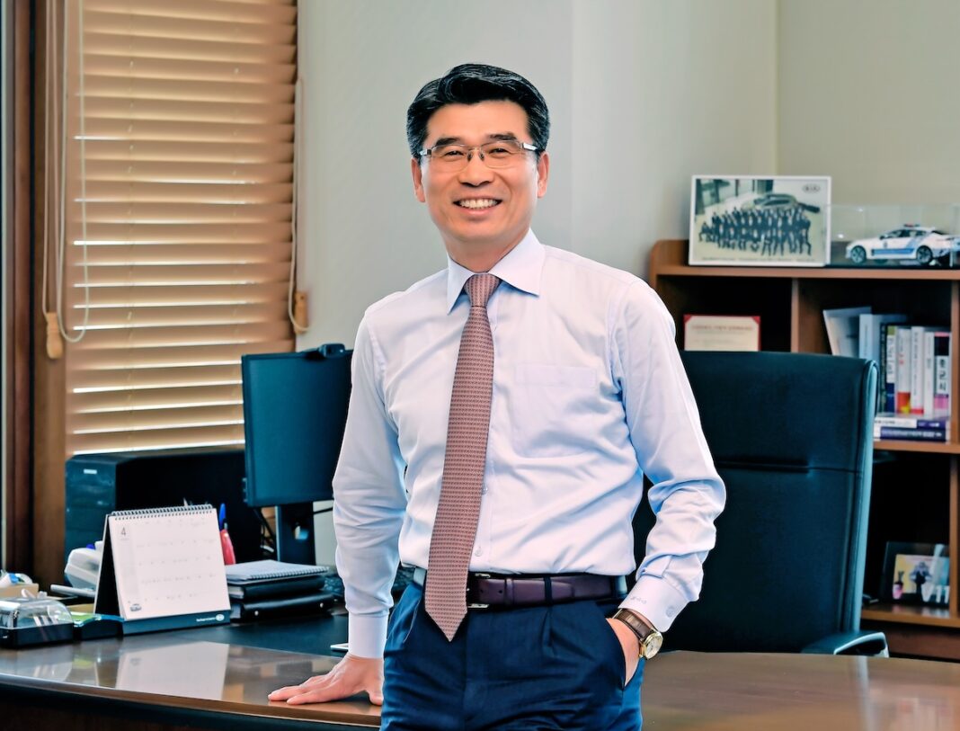 Ho Sung Song es CEO y presidente de Kia Motors 2