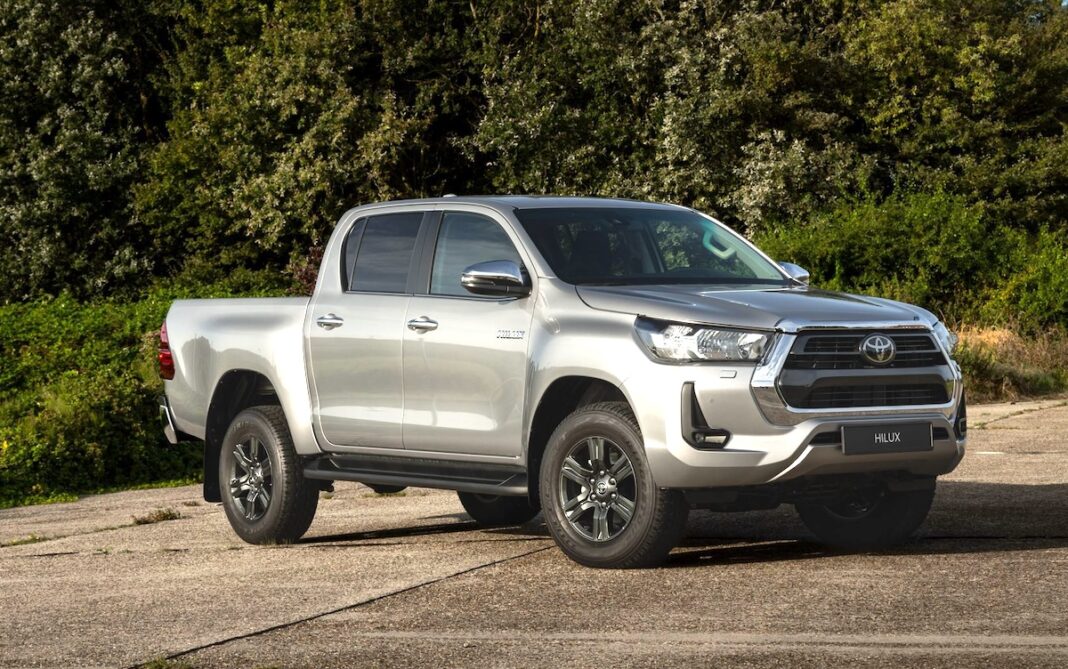 Toyota Hilux 2 microhíbrido 2025