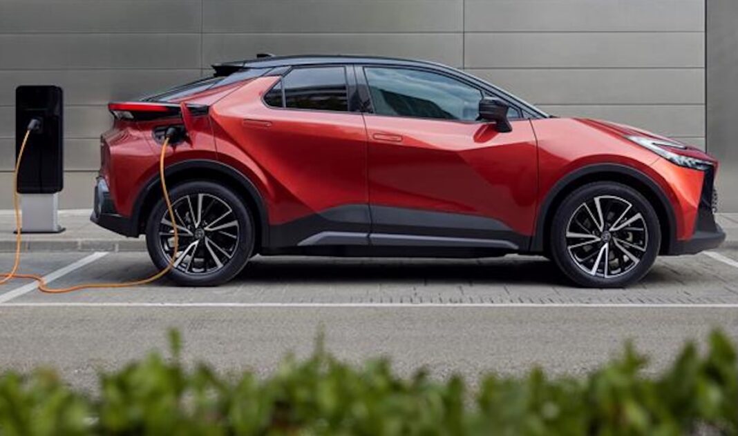 Toyota C-HR Plug-in Hybrid 2025