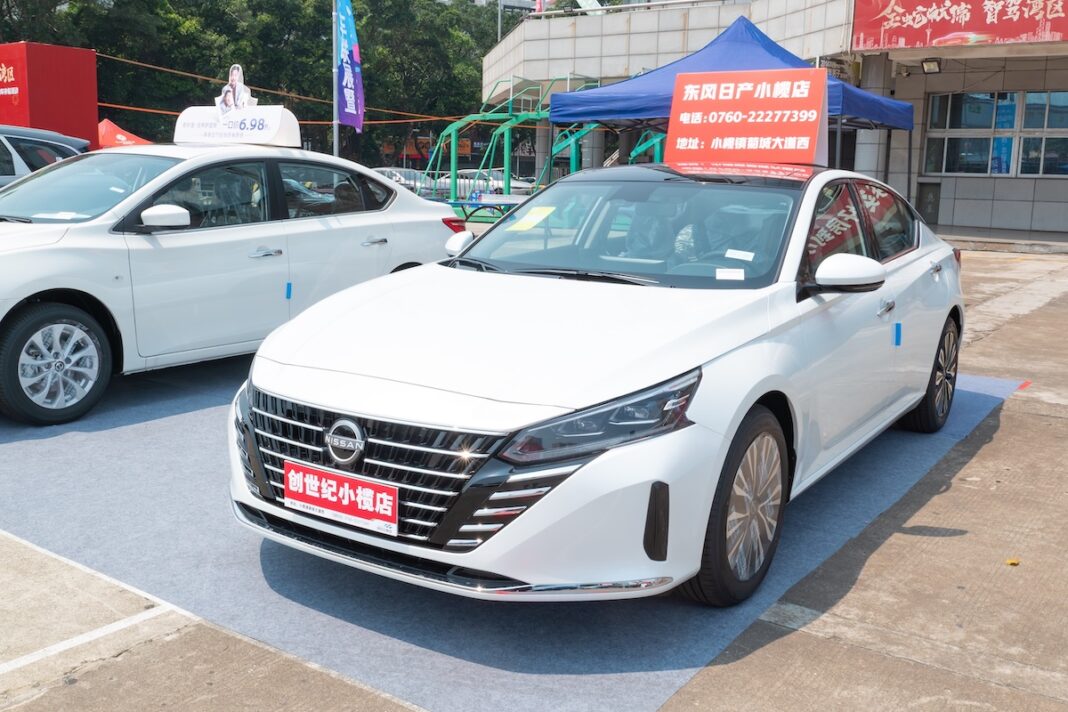 Un automóvil de la marca Nissan a la venta en una exposición comercial en Zhongshan Guangdong (China), en marzo pasado. FOTOGRAFÍA: FREER
