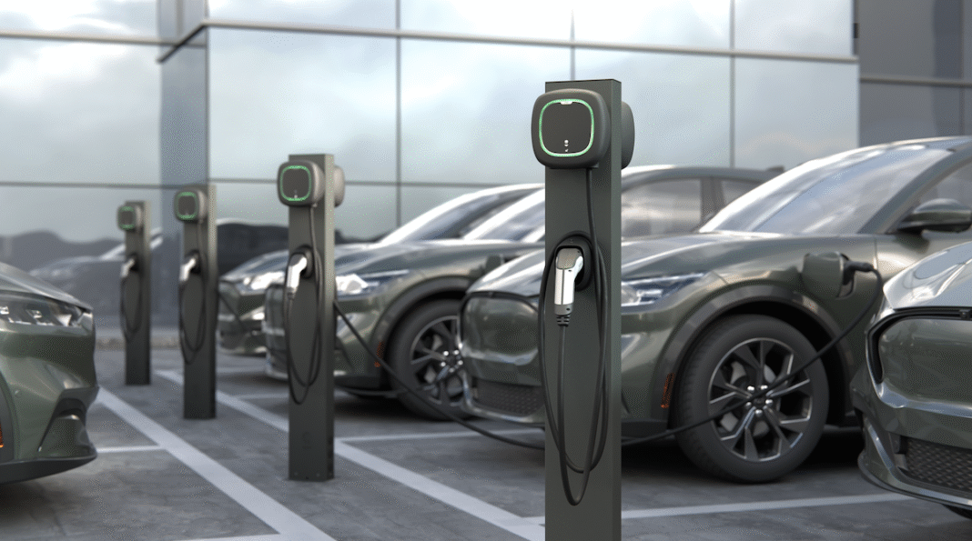 cargador eléctrico, poste recarga Wallbox ©WALLBOX 12