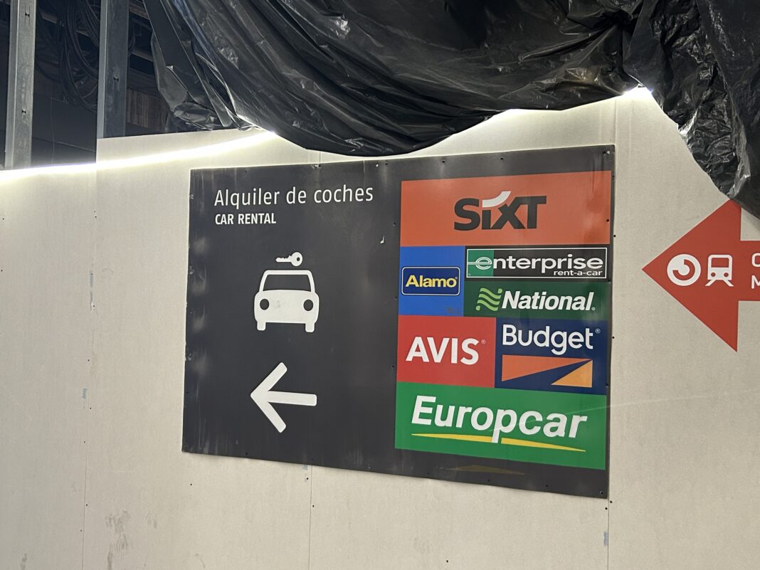 logo señal de rent a car en aeropuerto de Madrid ©FLEET PEOPLE TODOS LOS DERECHOS RESERVADOS