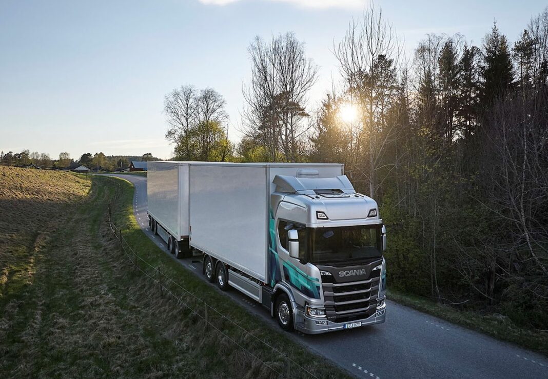 camion scania ayuda a transportistas