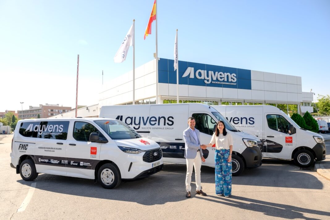 AYVENS CLARA SANTOS ENTREGA FEDERACIÓN MADRILEÑA DE CICLISMO